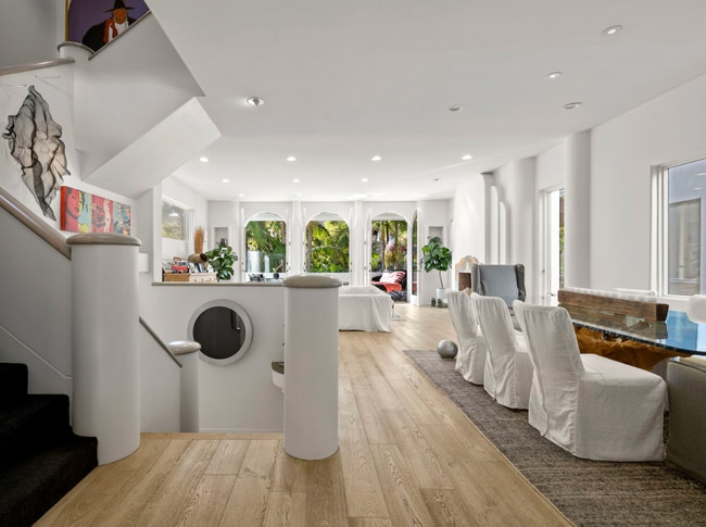 Building Photo - 120 Mast Mall