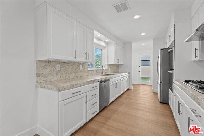 Building Photo - 12423 Martha St