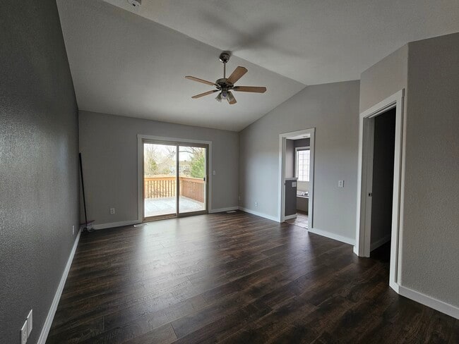 Building Photo - 1138 Lakecrest Ct