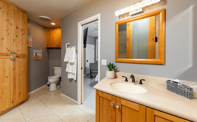 Building Photo - Luxurious Carlsbad Beach Townhouse - Your Coastal Dream Awaits!