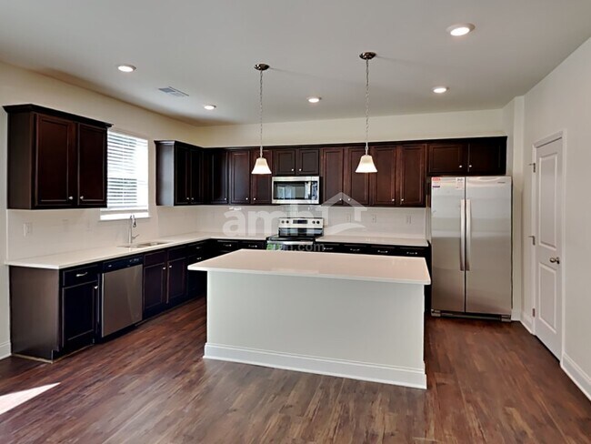 Building Photo - 1943 Windsor Park Ave