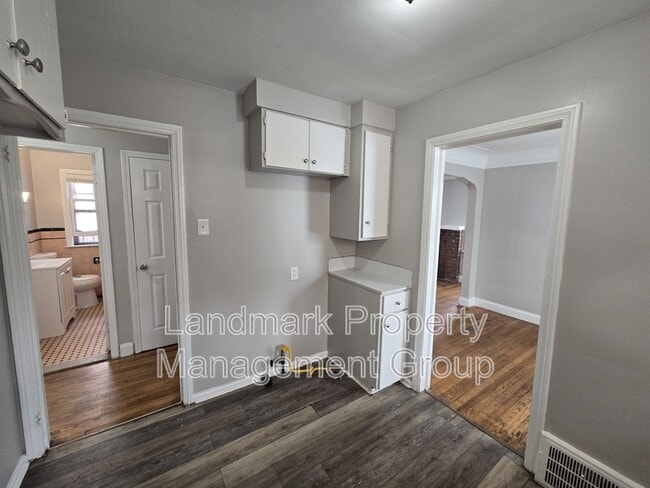 Building Photo - 15401 Eastwood St