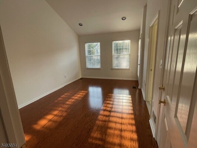 Building Photo - 33 Dorchester Dr