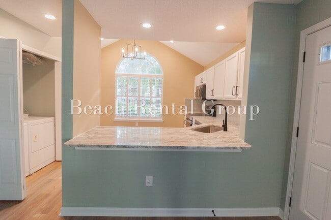 Building Photo - End Unit Townhome in Carolina Forest