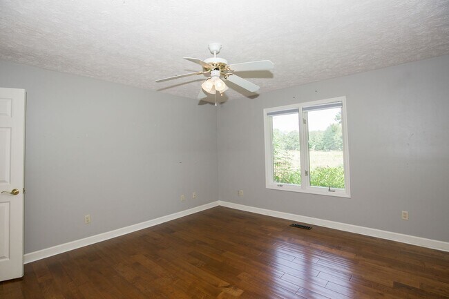 Building Photo - Beautiful 3 bedroom home in Woodlake