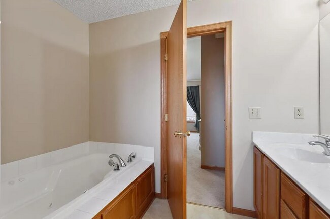 Building Photo - 2142 Groveland Way
