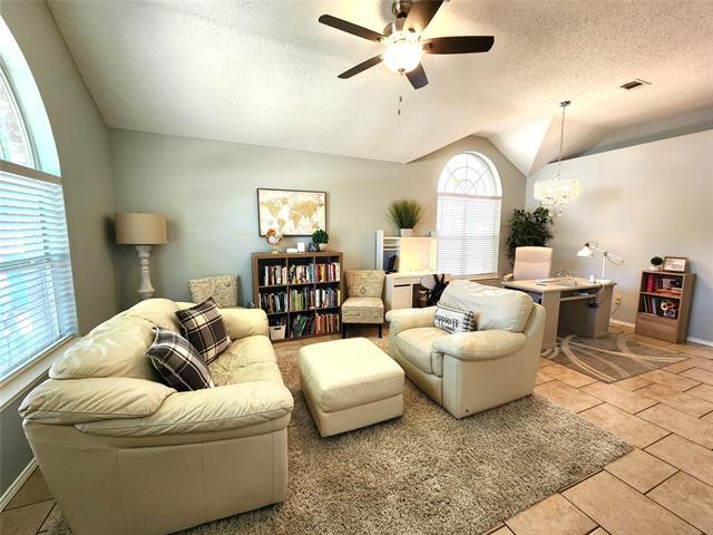 Building Photo - 1721 Ingleside Dr