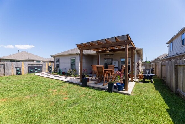 Building Photo - 8806 Explorer Dr