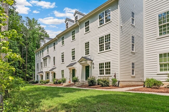 Building Photo - Modern 3 Story 3 Bedroom, 2.5 Bathroom Townhome in South Durham!