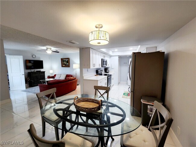 Building Photo - 3615 Boca Ciega Dr