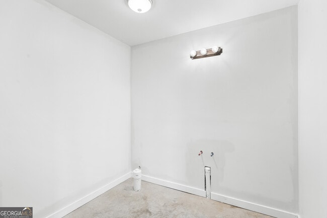 Building Photo - 1811 Old Carriage Trail