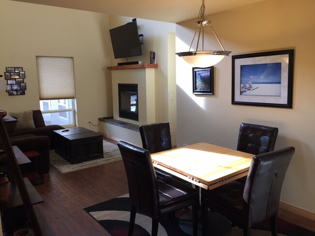 Building Photo - Dog friendly 3 Bedroom Condo!