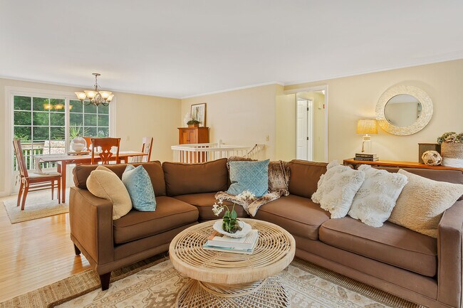 Building Photo - 25 Embassy St