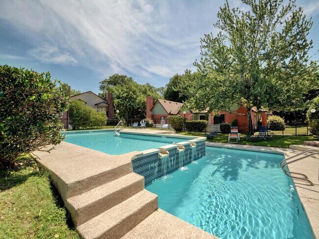 Building Photo - 1601 Faro Dr