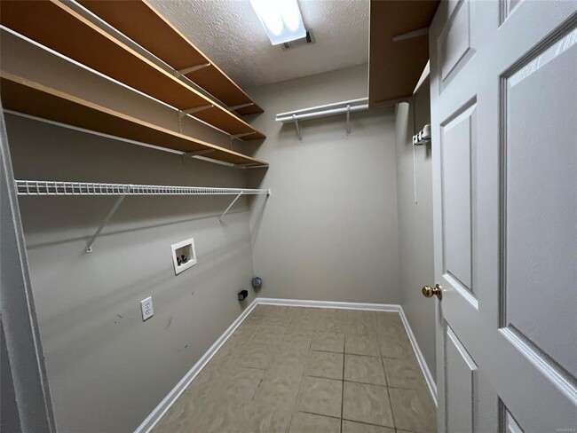 Building Photo - 9679 Greythorne Way