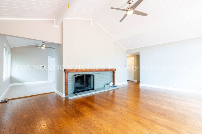 Building Photo - Charming 3BD/2BA Ranch-Style Home!  A/C!  ...