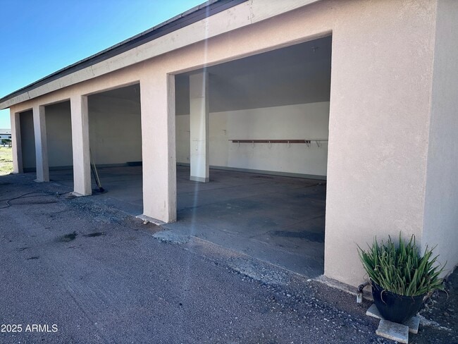 Building Photo - 1527 E Germann Rd