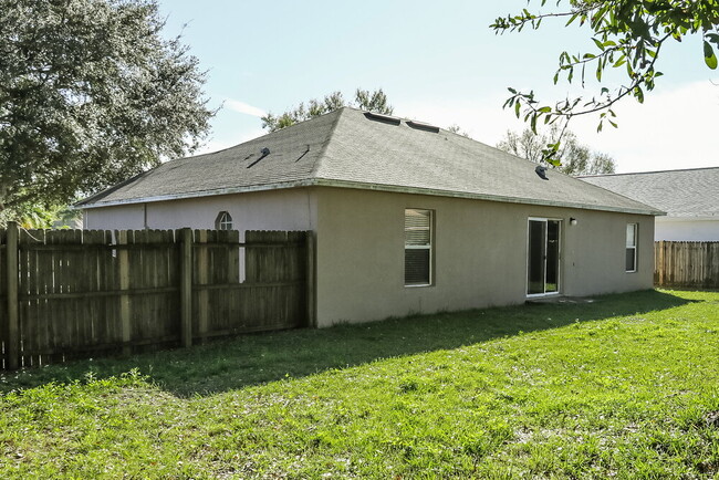 Building Photo - 470 Breezeway Dr