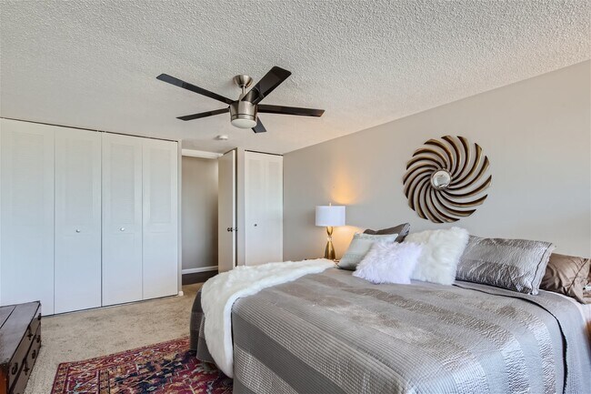 Building Photo - Stylish Downtown Denver Condo – Fully Furnished & Available Now!