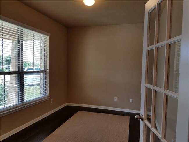 Building Photo - 743 Easton Dr