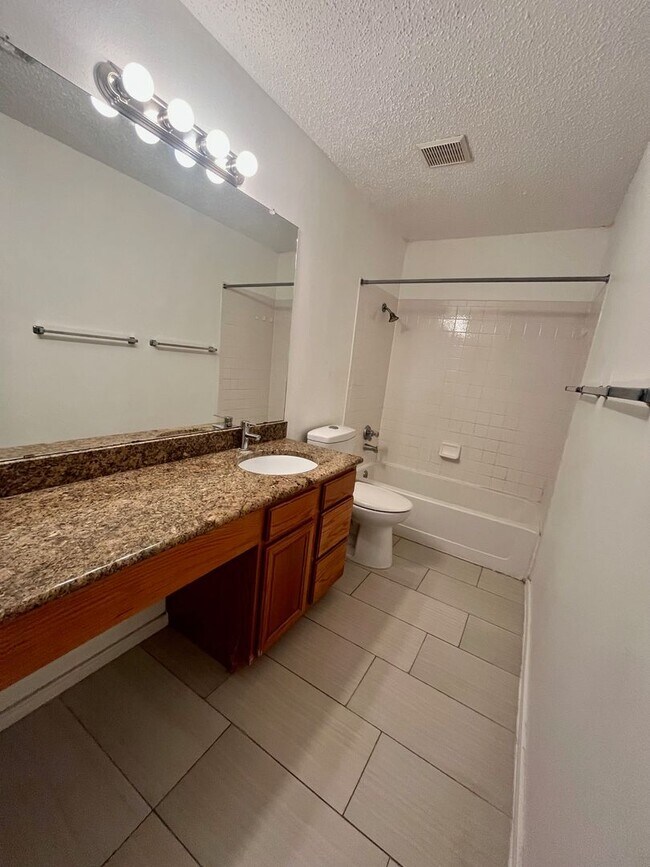 Building Photo - Spacious 3 Bedroom/2.5 Bath home with Large Game Room and Fabulous Deck ~ Move in Ready!