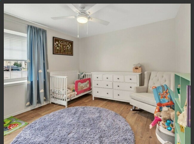 Building Photo - 2 bed 2 bath downstairs condo unit with co...