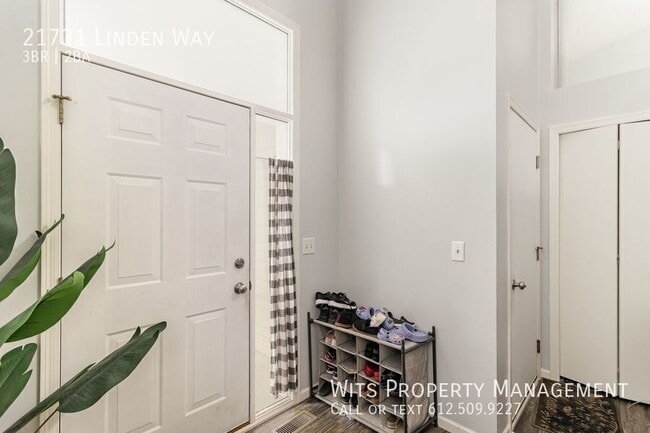 Building Photo - 21731 Linden Way