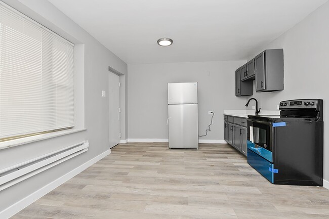 Interior Photo - 8124 S Western Ave. Chicago IL
