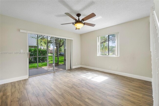 Building Photo - 937 NW 104th Way