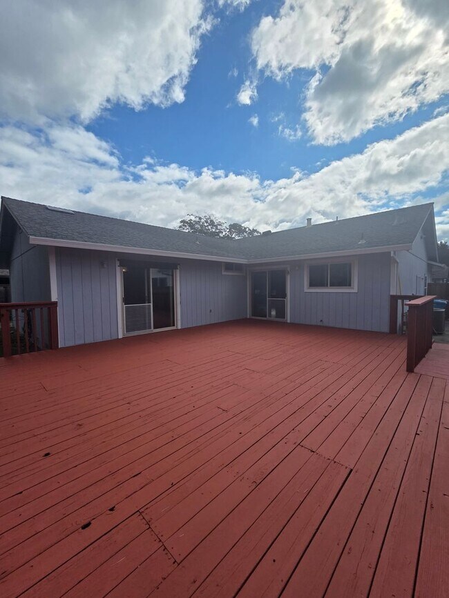 Building Photo - **Move - In Specials Available ! Reduced D...