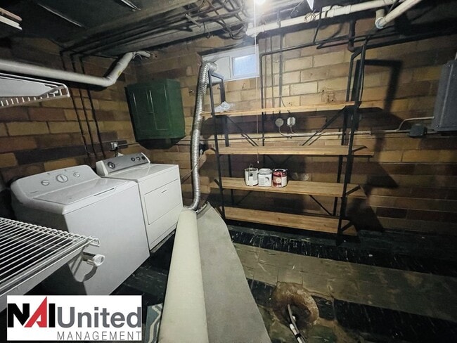 Building Photo - 3 bedroom, 2 bathroom close to Unity Point...