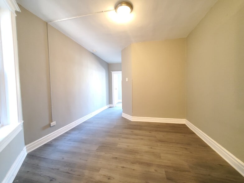 102 Romaine Ave 3 - 101 Romaine Ave