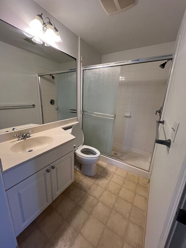 Building Photo - 2 Bedroom / 2.5 Bath Condo with 1 car gara...