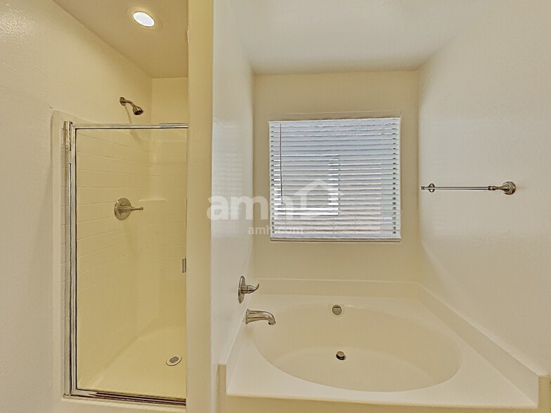 Building Photo - 16194 W Shangri La Rd