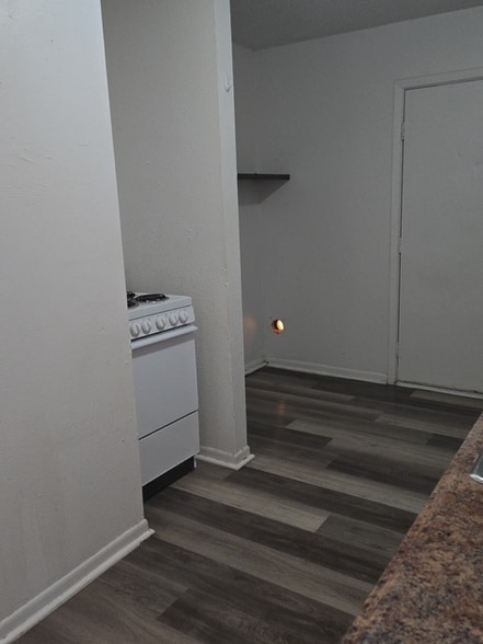 Building Photo - 800 2nd St