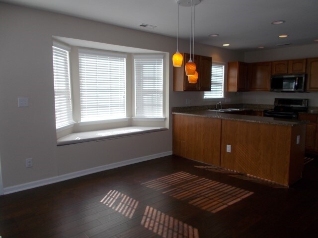 Building Photo - 121 Dovetail Dr