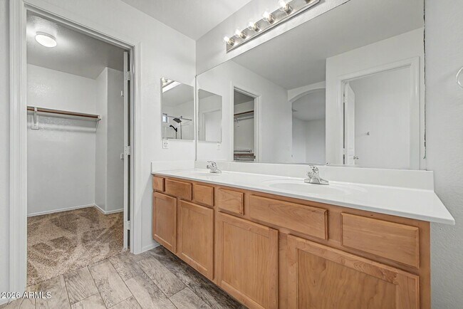 Building Photo - 3983 S Crosscreek Dr