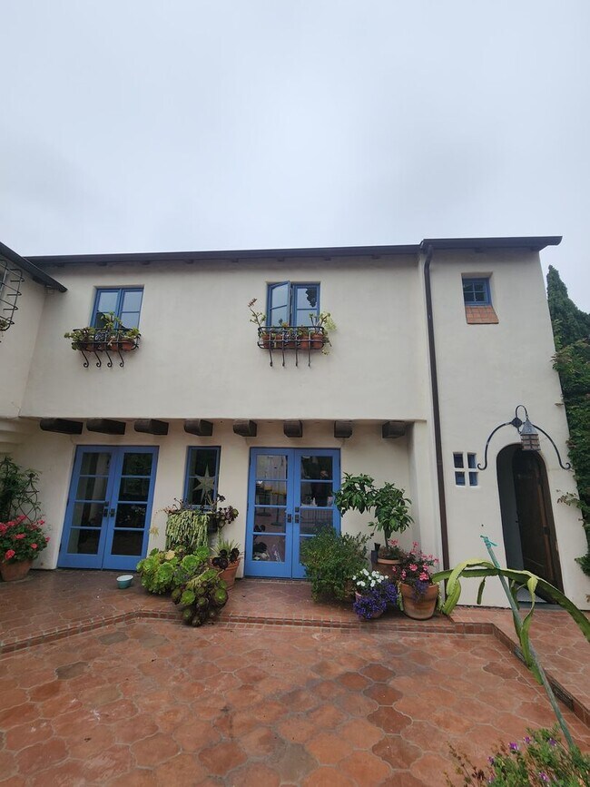 Building Photo - Your Own World in La Jolla! - One-Of-A-Kin...