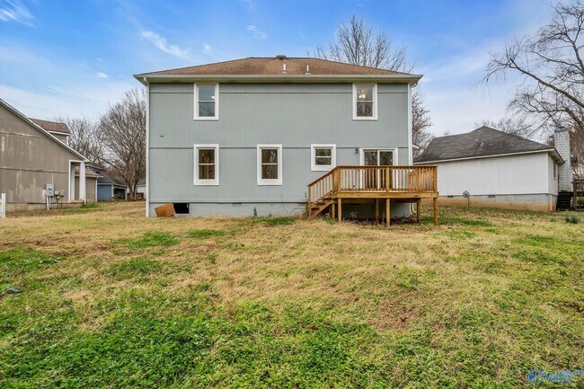 Building Photo - 213 Rebecca Pines Dr