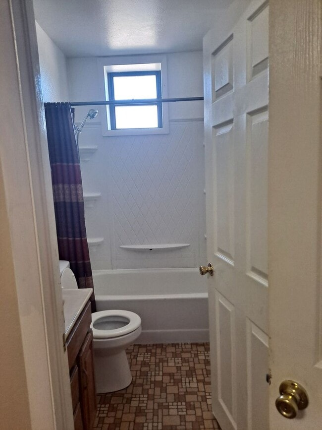 Building Photo - 511 Belmont Ave