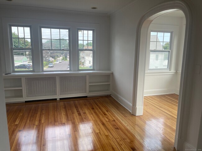 Building Photo - 291 Beechmont Ave