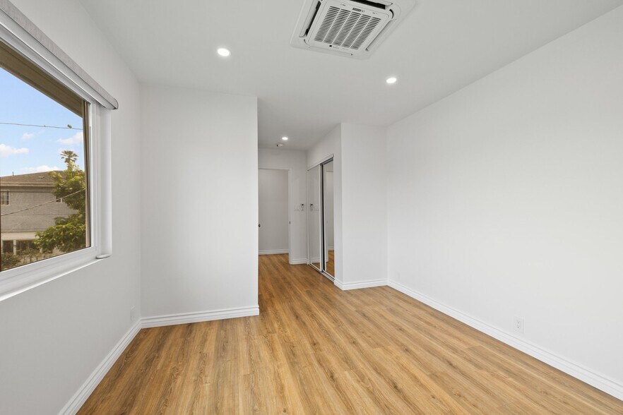 Building Photo - 3852 W 157th St