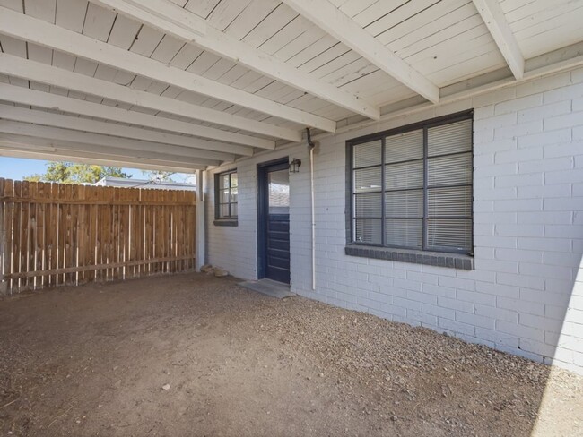 Building Photo - 2 Bedroom 1 Bathroom
