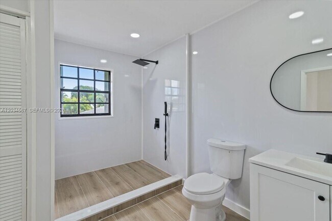 Building Photo - 1409 NW 44th St