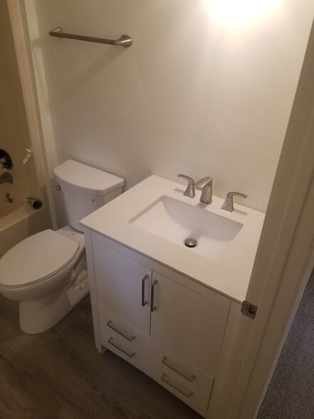 Building Photo - 203 bent creek circle south