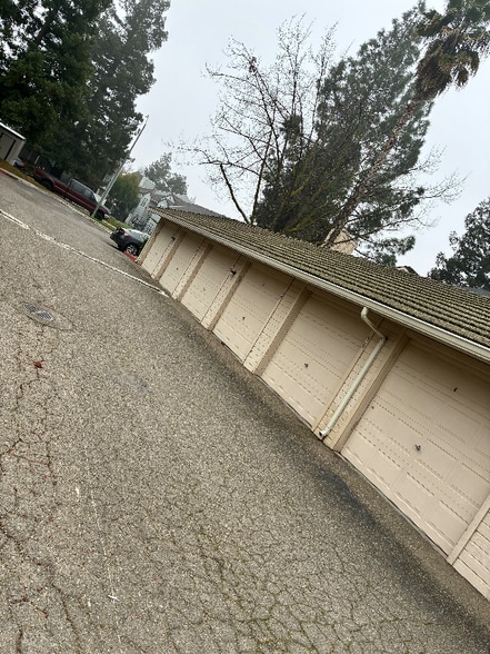 Building Photo - 2401 Eilers Ln