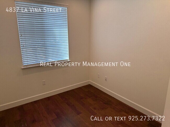 Building Photo - 4837 La Vina St