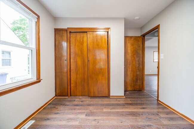 Building Photo - Charming Cape Cod Home in North Linden — 3...