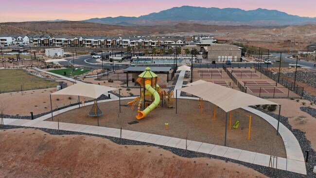 Building Photo - Long Valley Townhome - Amazing Amenities & Small Dogs Allowed