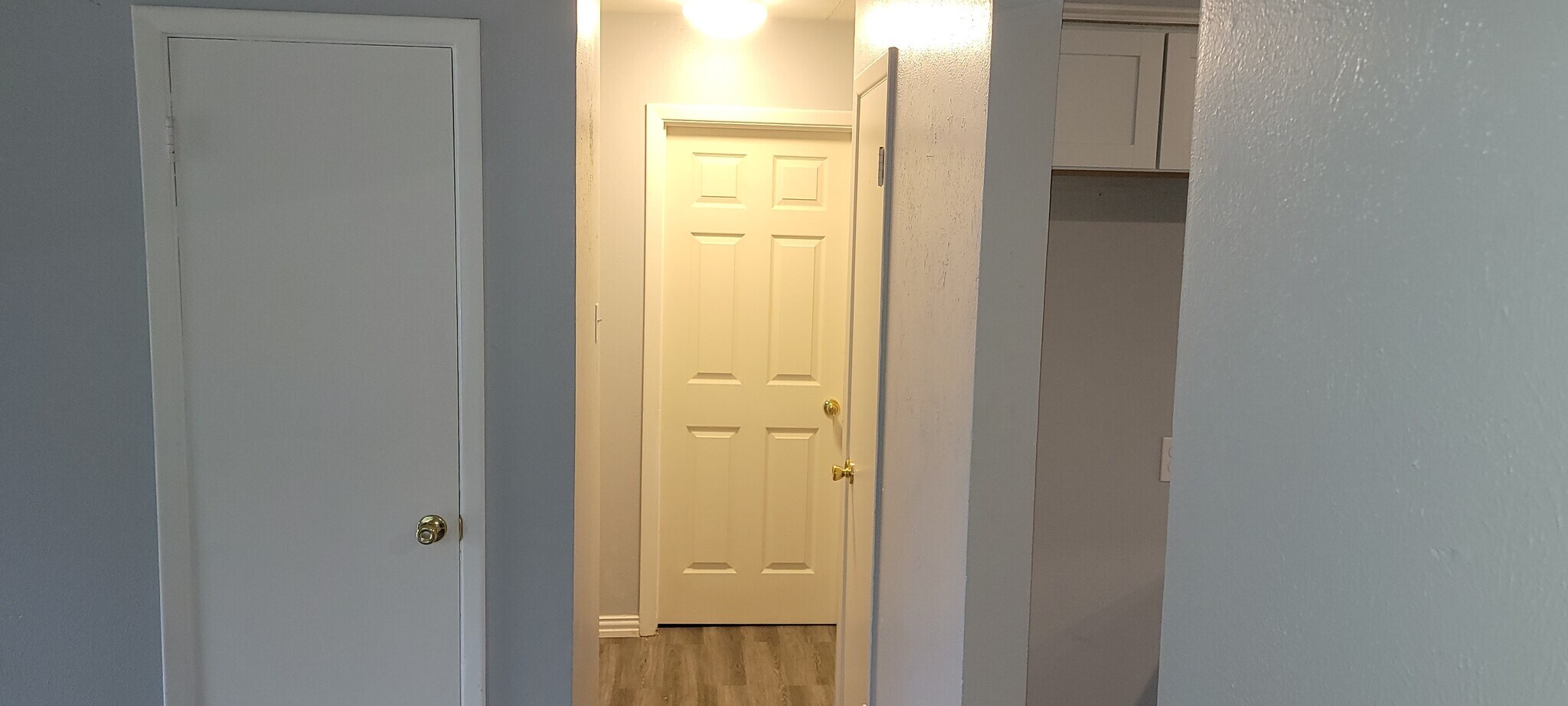 Hallway to Bedrooms/Bathroom - 113 N McKown Ave